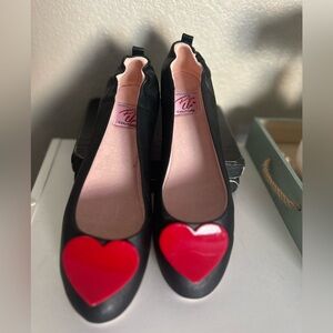 SIZE 8 Women's Black and Red Heart Flats